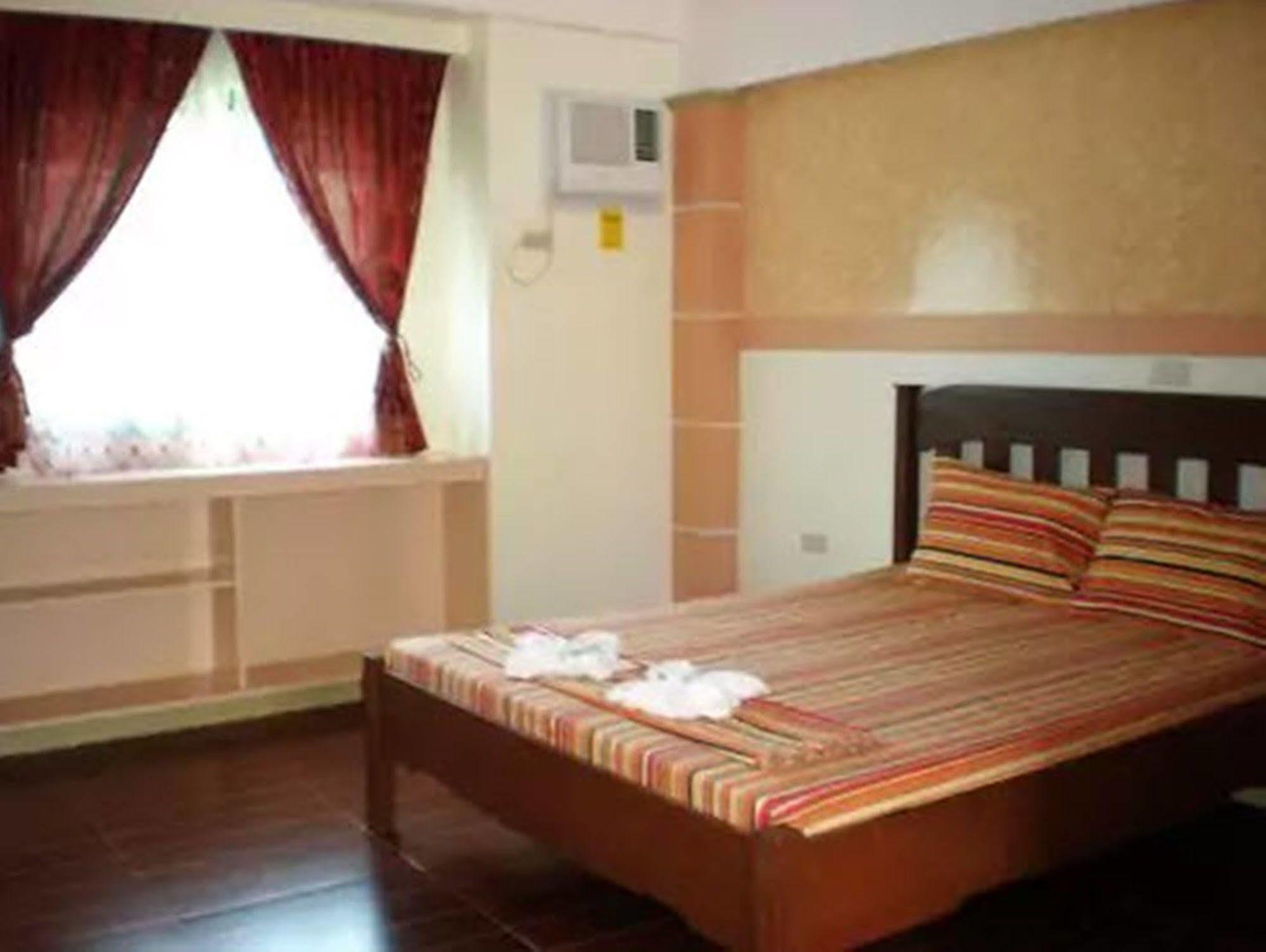 Apartelle De Francesca Puerto Galera Dış mekan fotoğraf