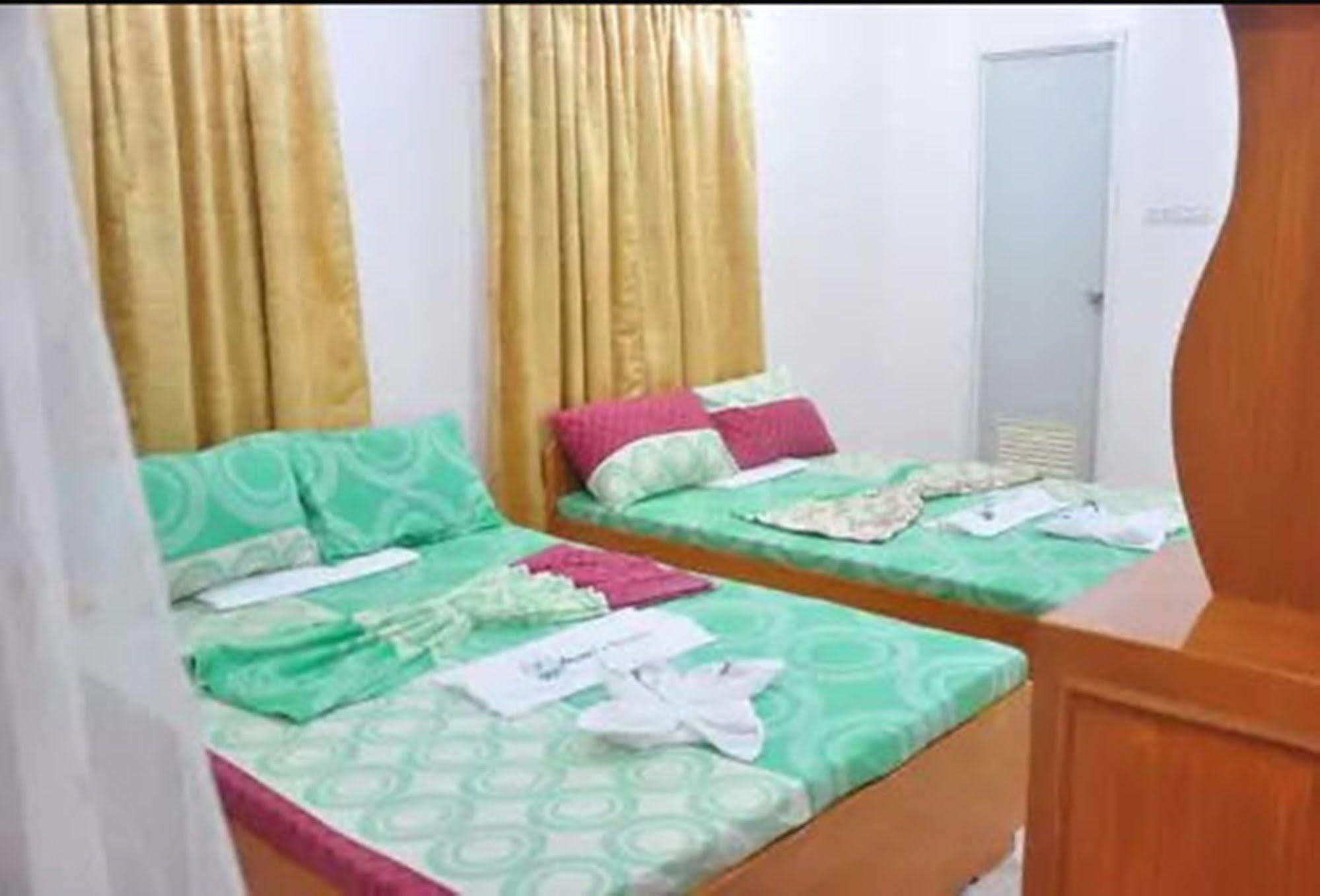Apartelle De Francesca Puerto Galera Dış mekan fotoğraf
