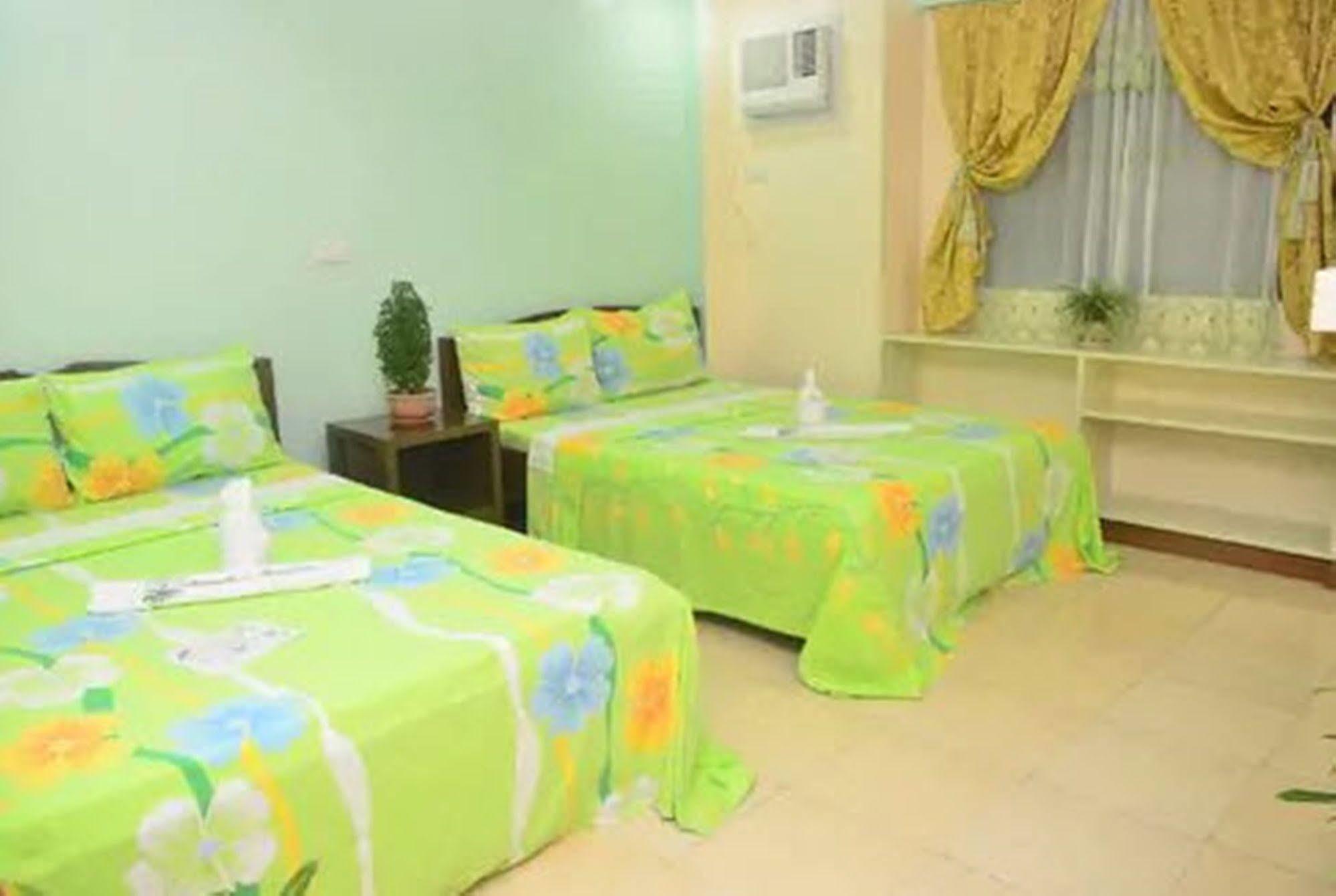 Apartelle De Francesca Puerto Galera Dış mekan fotoğraf