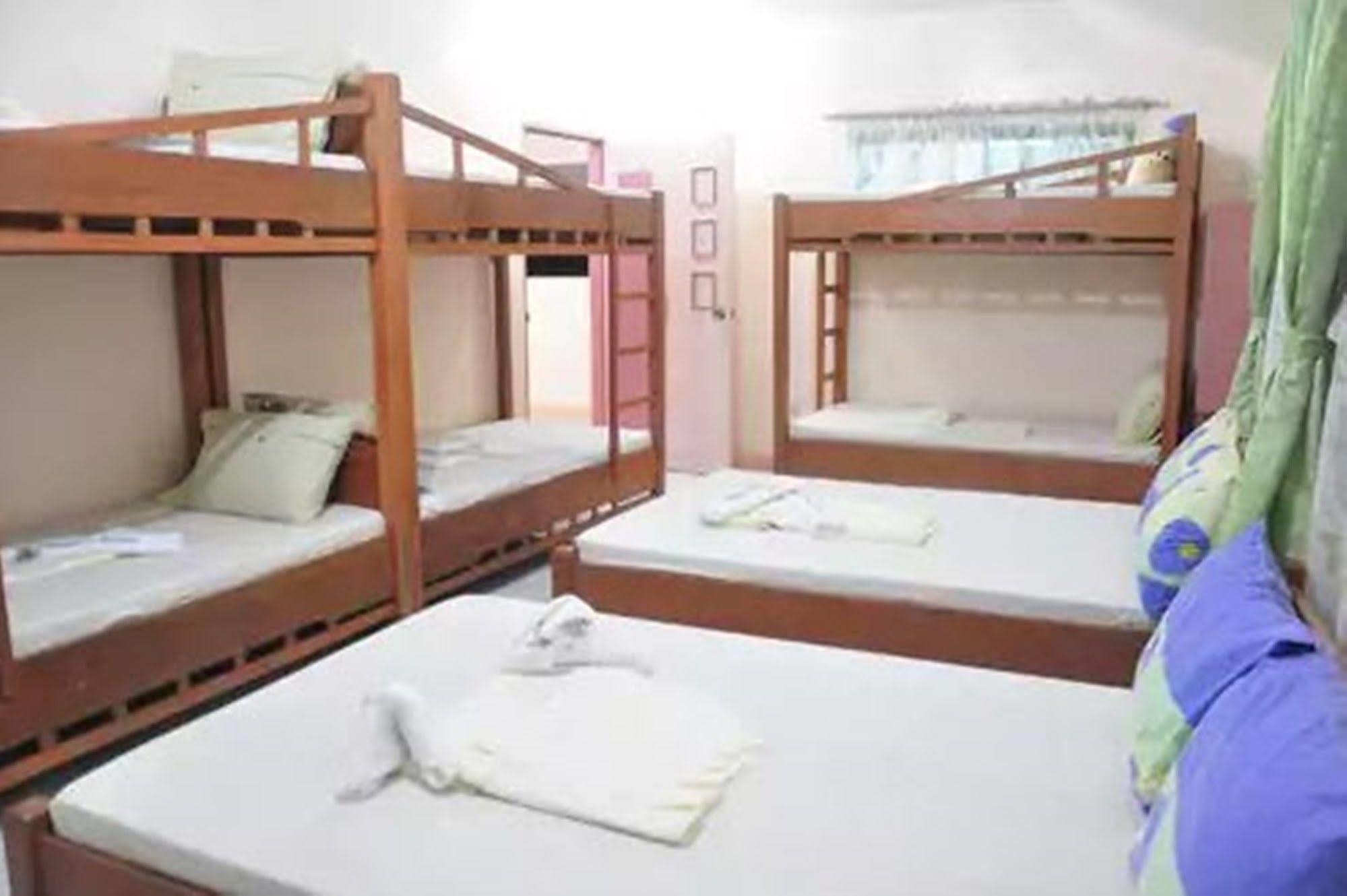 Apartelle De Francesca Puerto Galera Dış mekan fotoğraf