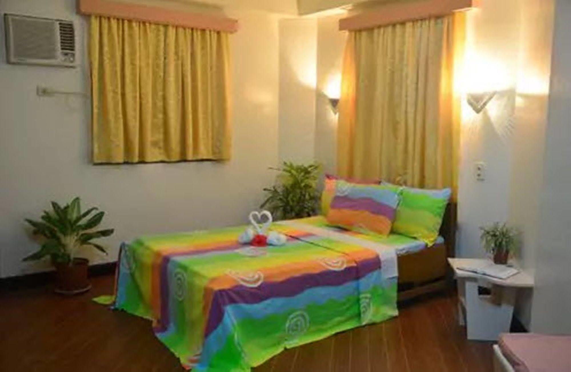 Apartelle De Francesca Puerto Galera Dış mekan fotoğraf